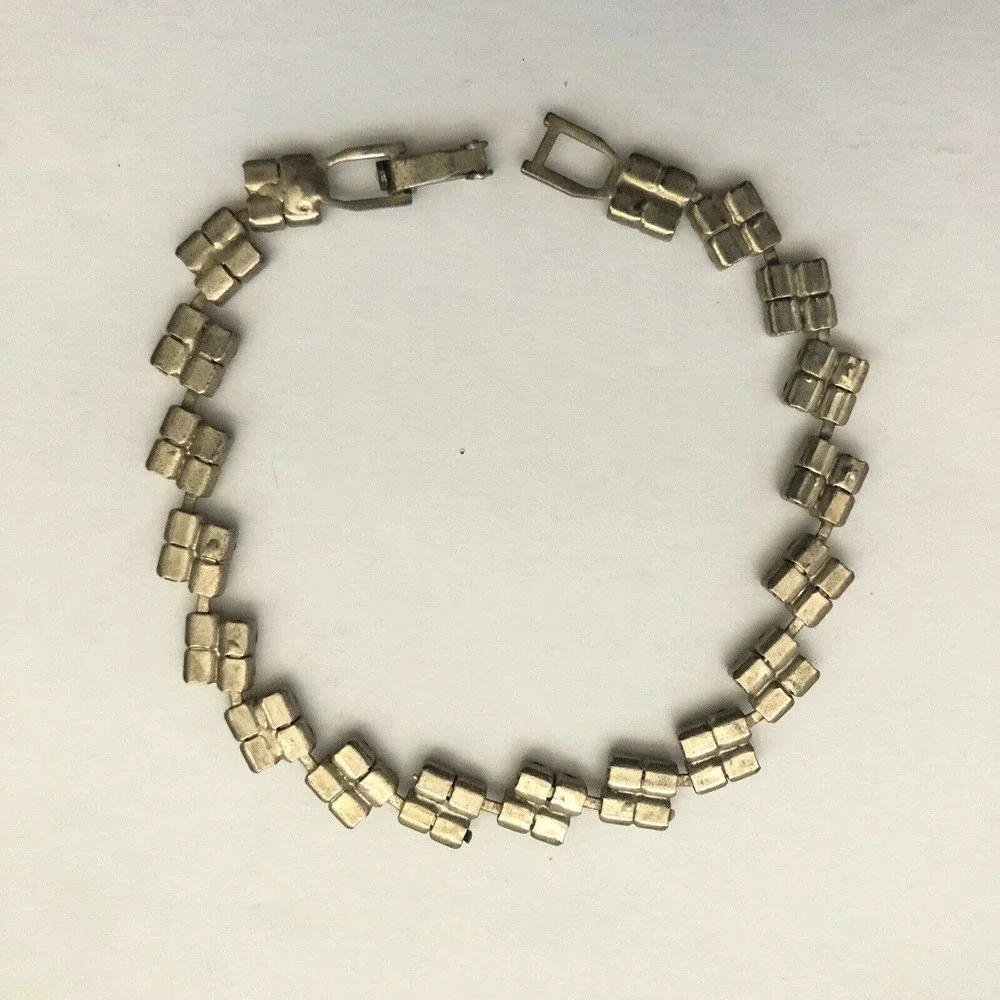 Clear Rhinestone Square Prong Set Silver Tone Latch 7.75 Tennis Bracelet Jewelry